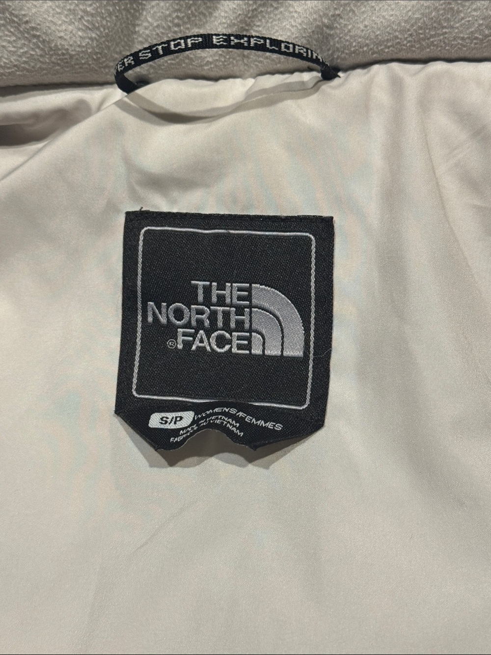 The North Face Women's Cream Quilted Belted Puffer Coat with Faux-Fur Hood - Picture 13 of 16